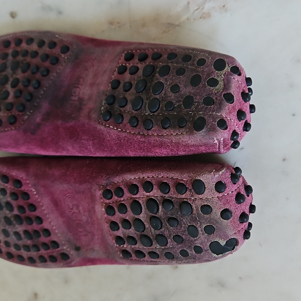 TOD'S: Classic Pink Suede Driving Loafers - Picture 8 of 9